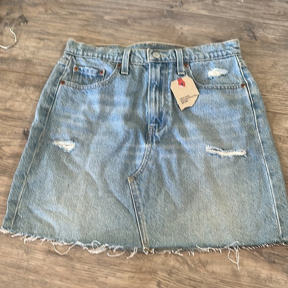 NWT Levi’s high rise deconstructed skirt 28 - Picture 2 of 7